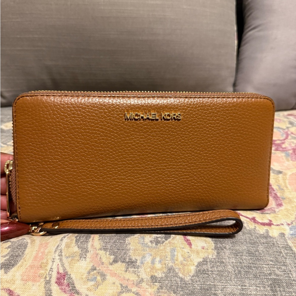 NWT Michael Kors Large Continental Leather Wristlet